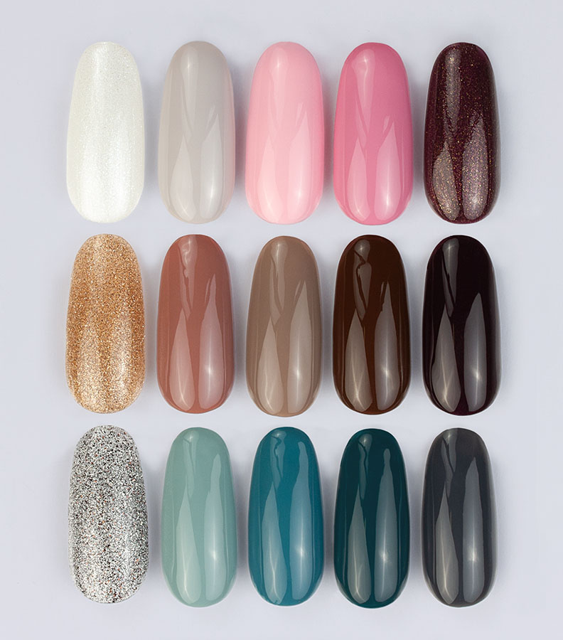 Smalto gel semipermanente Persistance 3 in 1 Estrosa colore Giada 6977H, finish brillante e applicazione in un solo passaggio.