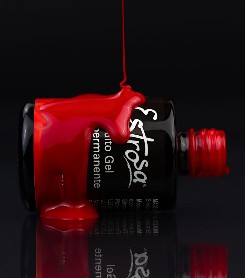 Smalto semipermanente rosso Estrosa collezione autunno inverno 2025 2026